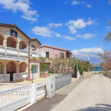 Apartments Almond Vir Bagian luar foto
